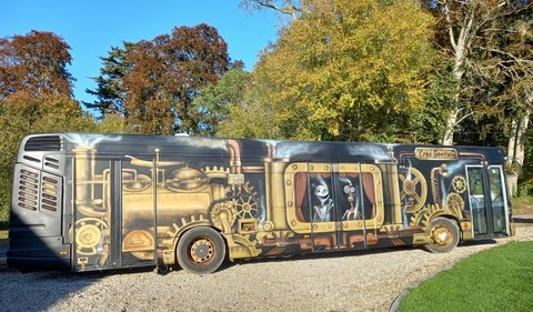 crea'bus crea spectacles caen normandie salle de spectacle itinérante développement durable école théâtre contes marionnettes accès à la culture projet culturel spectacle normandie noel halloween été festival spectacle enfant jeune public famille
